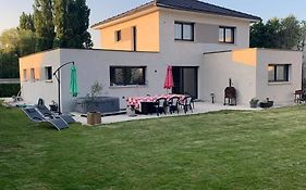 Grande Maison au calme proche ville avec spa